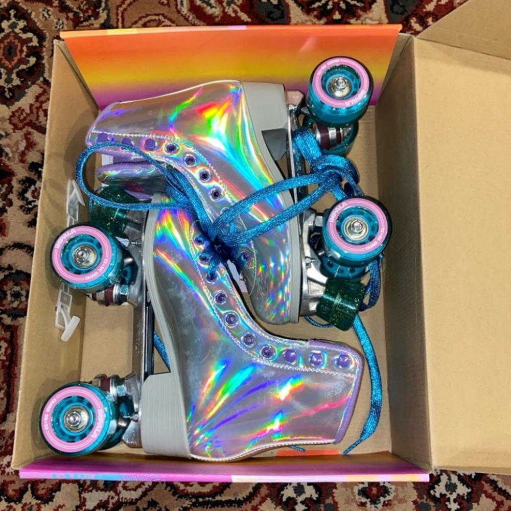 Impala Holographic Women's Roller Skates 🛼
🩶Firm Price🪩 - Picture 2 of 5